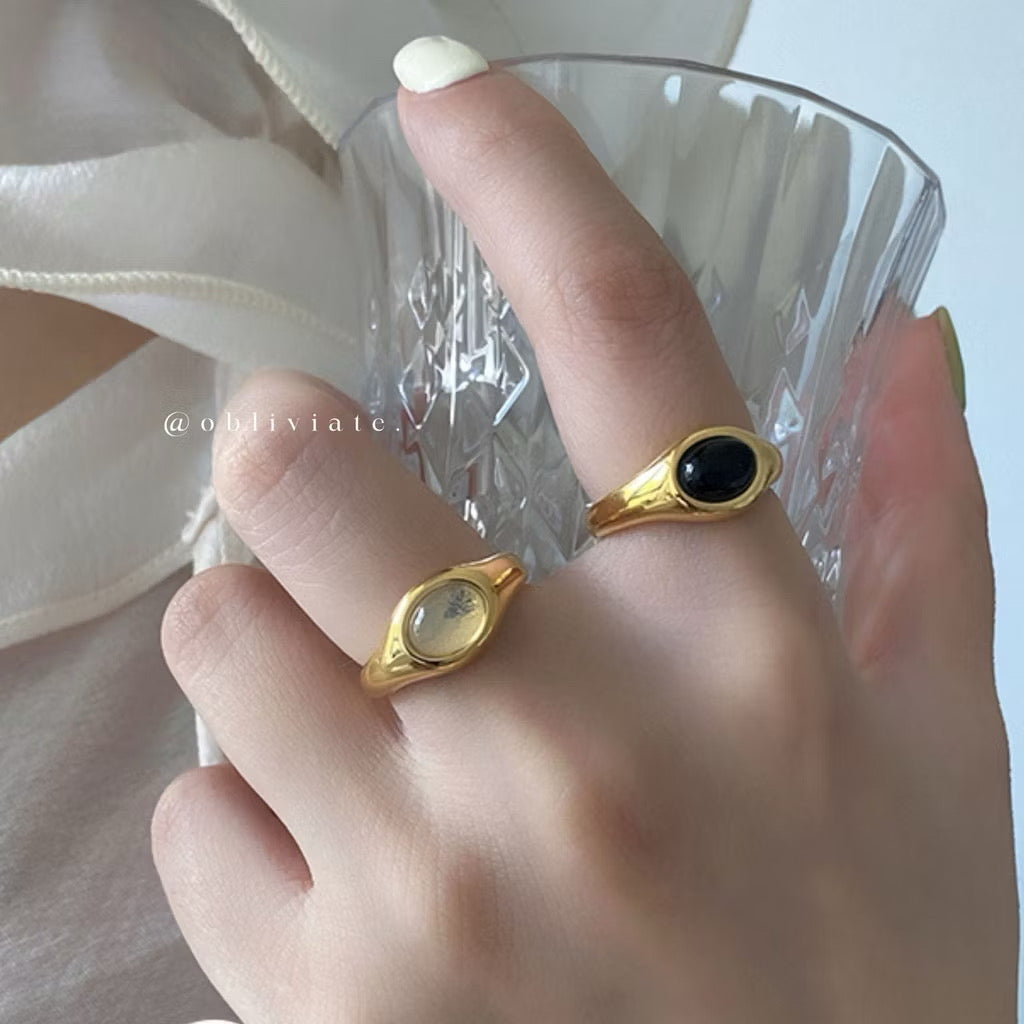 Onyx Gold Ring